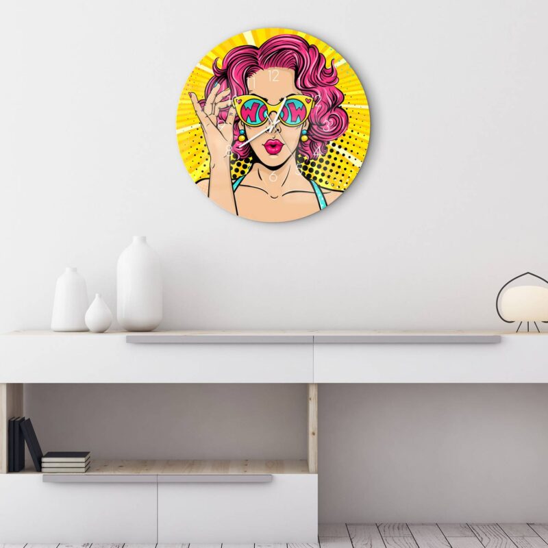Frau mit Sonnenbrille – Bild 5