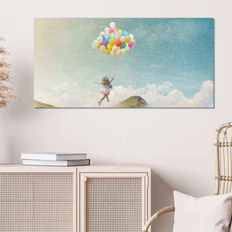 Mädchen an Luftballons – Bild 2